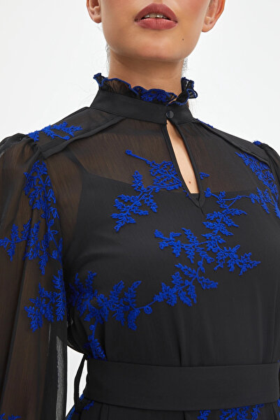 SERPİL Belden Kuşaklı Truvakar Kol Fırfırlı Çiçek Desenli Uzun Saks Elbise 40411