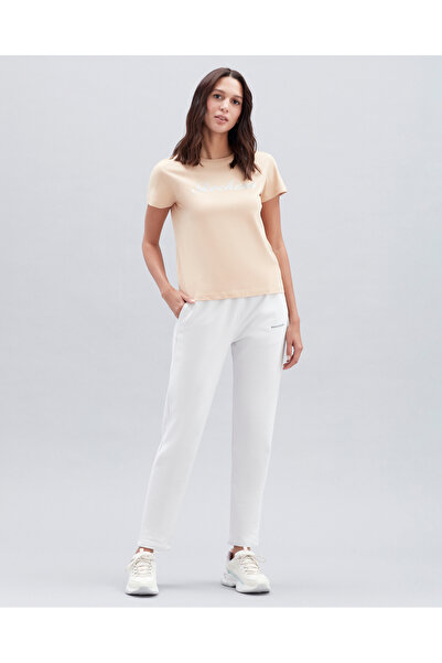 SKECHERS Γυναικείο μπλουζάκι με γραφικό σχέδιο με λαμπερό λογότυπο, μπεζ μπλουζάκι S221180-211