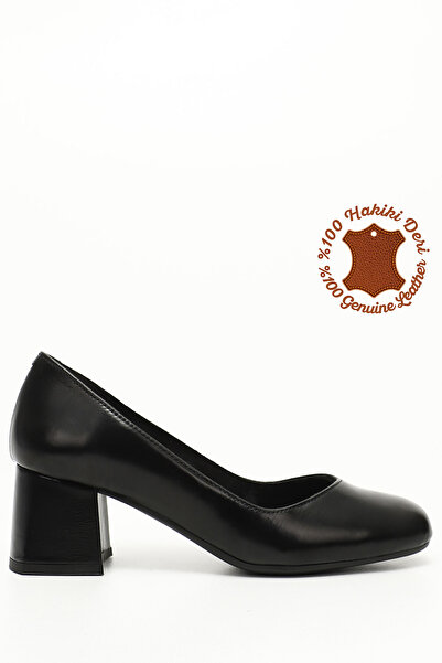 GÖNDERİ(R) حذاء نسائي أسود من الجلد اللامع بمقدمة حادة وكعب متوسط سميك من الج...