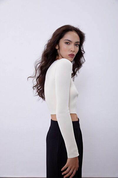 SHERIN Ecru Long Sleeve Crop Knitwear Sweater