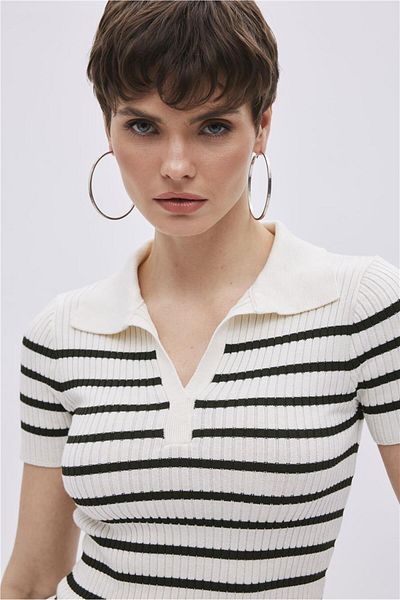 SHERIN Pulover din tricotaje în dungi cu guler polo ecru
