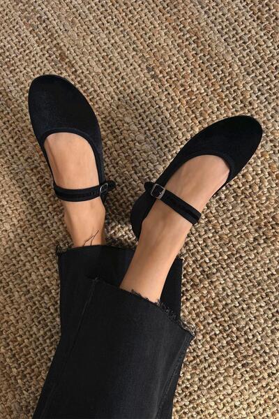 STRASWANS Tobia Women's Belt Detail Velvet Ballerina Black