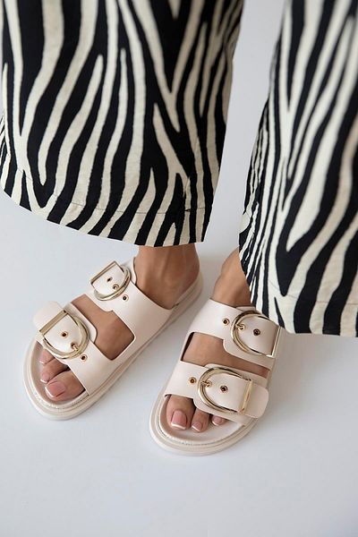 STRASWANS Γυναικείες παντόφλες Forster Beige - Λεπτομέρεια πόρπης, καθημερινή άνεση