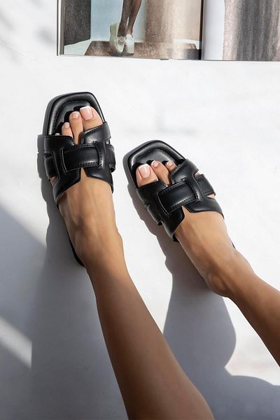 STRASWANS Papuci casual din piele neagră Huxx - cu o singură curea pentru femei
