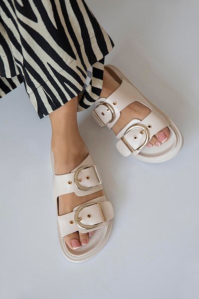 STRASWANS Γυναικείες παντόφλες Forster Beige - Λεπτομέρεια πόρπης, καθημερινή άνεση