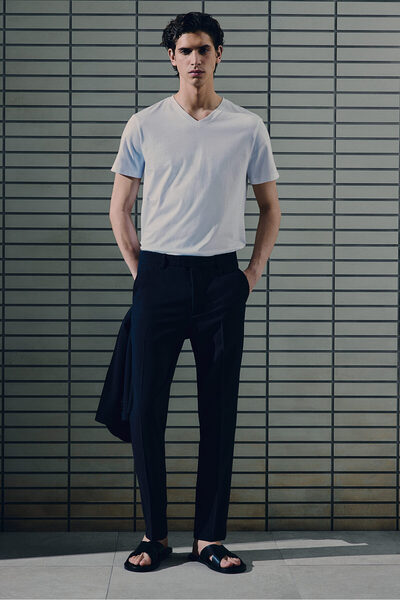 H&M Muscle Fit V Yakalı Tişört