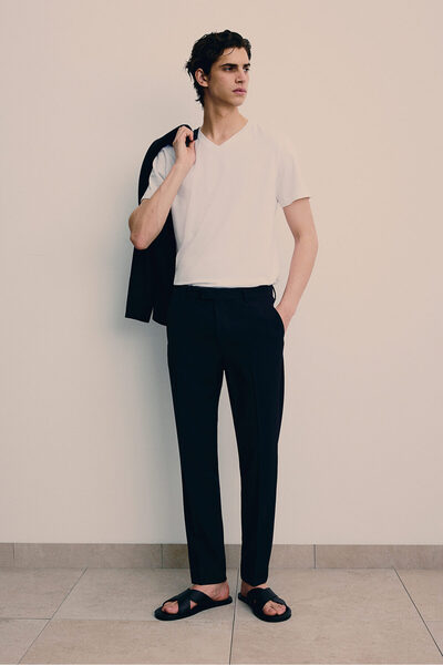 H&M Muscle Fit V Yakalı Tişört