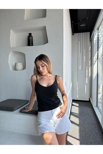 Lukas Black Basic Body - With Adjustable Strap