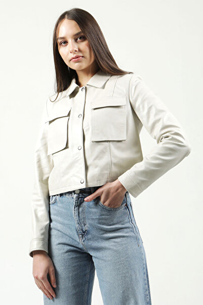 Dericlub Violet Kadın Crop Fit Gömlek Yaka Torba Cepli Gerçek Deri Mont Bej