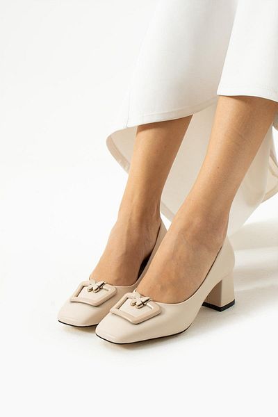 PARİS Women's Beige Butterfly Detailed Accessory Heeled Shoes