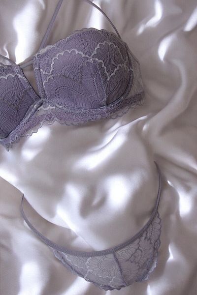 blackstrip Ultra Light Lace Bra Set with Stitching Detail on the Front (Bra Set)