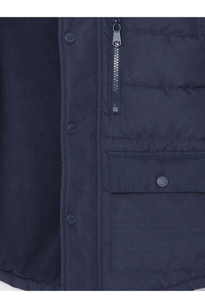 LC Waikiki LCWK Kapüşonlu Erkek Çocuk Mont