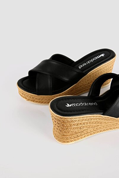 Ccway Дамски пантофки с кръстосани ремъци и подплатени токове ЧЕРНА КОЖА