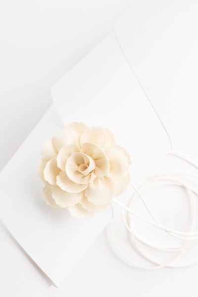 LOGO AKSESUAR Çiçek Choker Kolye Keten Krem Gül Tırtıklı Tasarım (120cm)