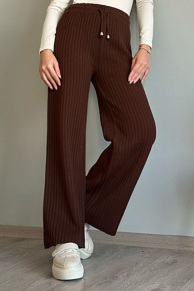 InStyle بنطلون تريكو بني مرير برباط
