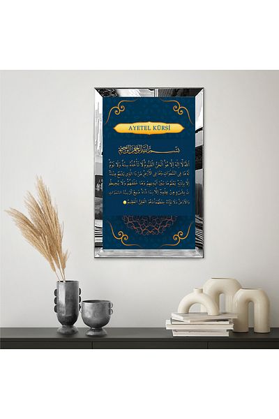 Zevahir Mobilya Dekorasyon Masa din MDF cu cadru din plexiglas cu oglinda argintie, cu tematica bleumarin, scrisa pe scaunul Ayet'el