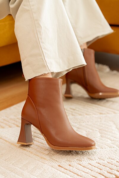 DİVOLYA Barelle Taba Önü Dikişli (8 cm Topuklu ) Küt Burun Topuklu Bot