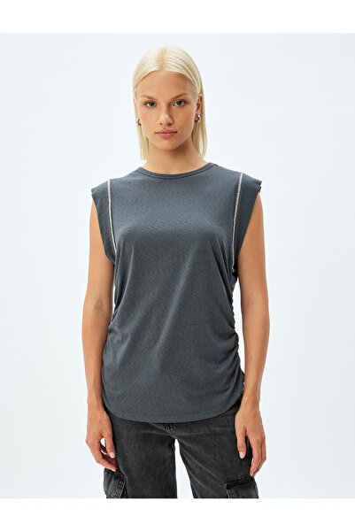 Koton Αμάνικο μπλουζάκι με στρογγυλή λαιμόκοψη με λεπτομέρεια