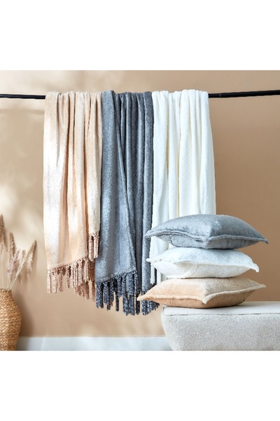 Home Box Lavish Diamond Solid Flannel Cushion Cover - 45x45 cm