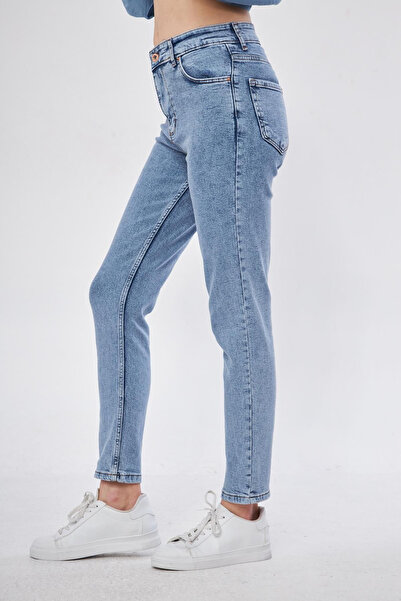 MAKRAS EXCLUSIVE Lora Kadın Mavi Kar Yıkama Yüksel Bel Mom Jeans Boyfrend Pantolon