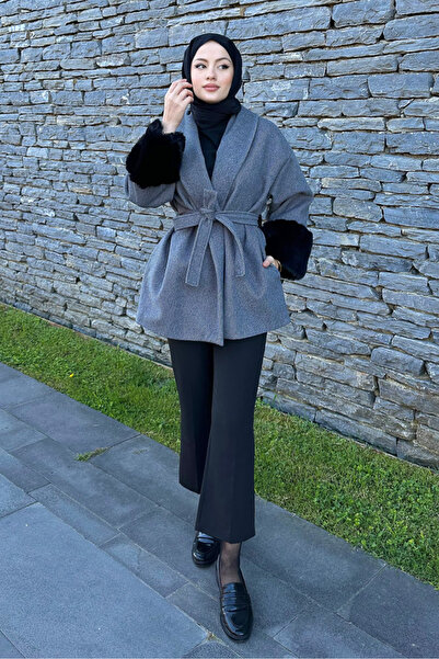 Oven Μαύρο ριγέ γούνινο παλτό με καρφίτσα