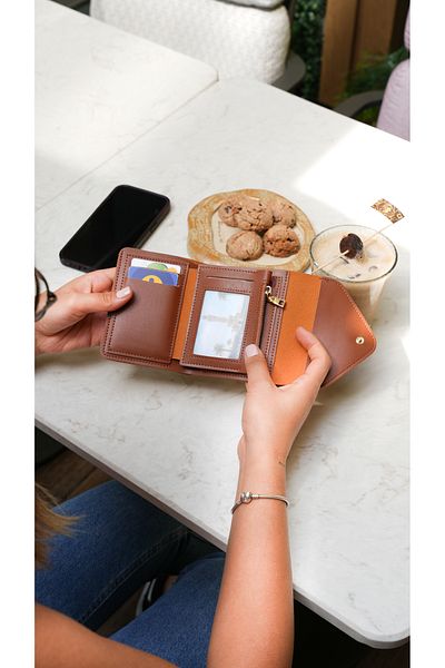 Crew Leather Zurich Women's Wallet - with Envelope Cover