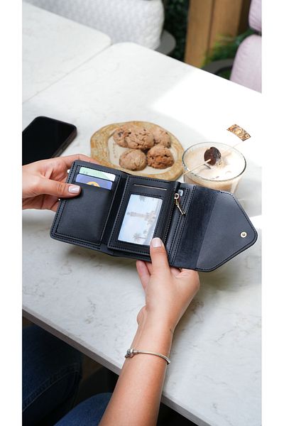 Crew Leather Zurich Women's Wallet - with Envelope Cover
