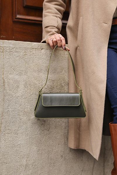 Madamra Khakifarbene Damen-Schultertasche mit einfachem Design und Überzug
