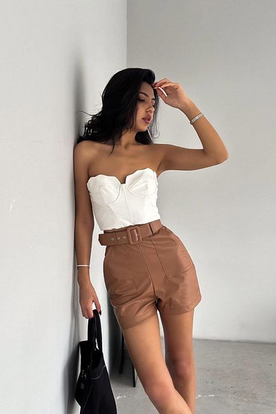 İstangül Butik Δερμάτινο σορτς με ζώνη