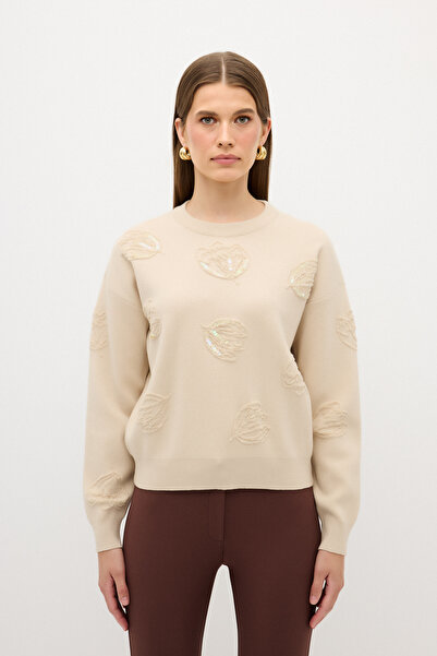 adL Kabartma ve Pul Detaylı Triko Kazak