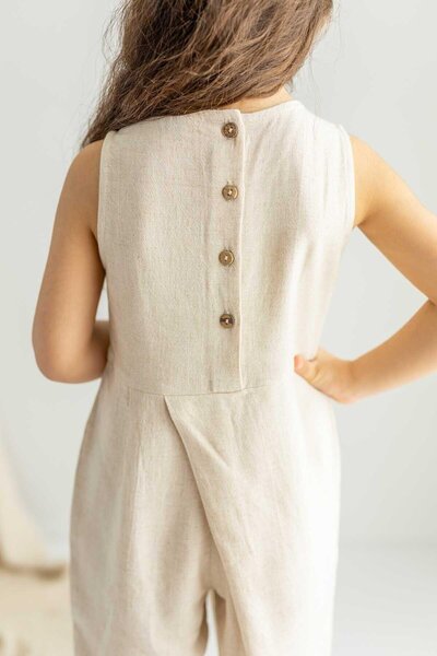 Oliven The Kid Μπεζ λινό - Ασύμμετρη πλισέ φόρμα για κορίτσια χωρίς μανίκια και κουμπιά