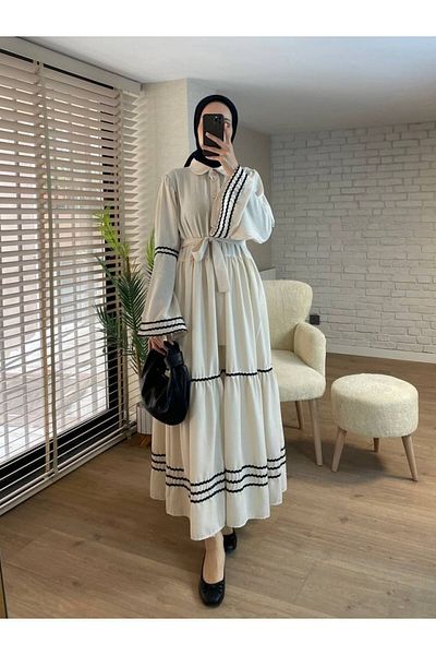 Modamorfo Steinfarbenes, mit Streifen besticktes, fragmentiertes Kleid