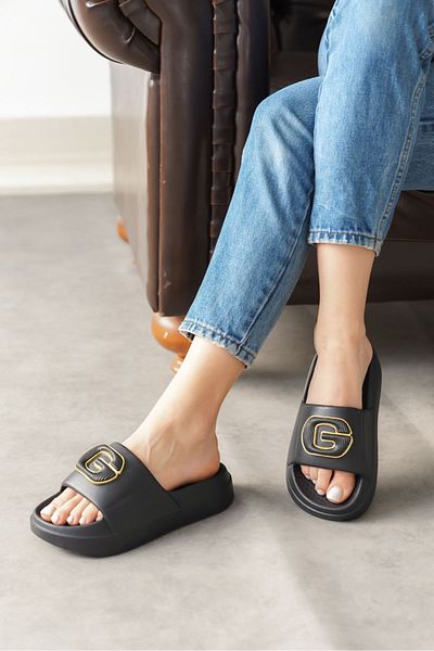 GOFFSHOES Μαύρες γυναικείες παντόφλες με αγκράφα Kibola