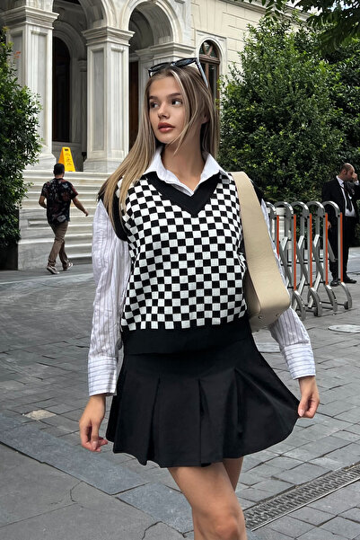 la & vetta Black Checkerboard Patterned V-Neck Knitwear Sweater