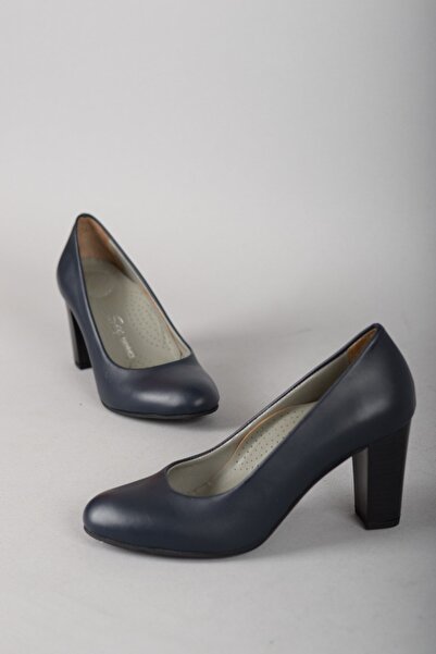 SEÇ KUNDURA Чорні шкіряні жіночі туфлі на підборах - Seç 736 (8 см)