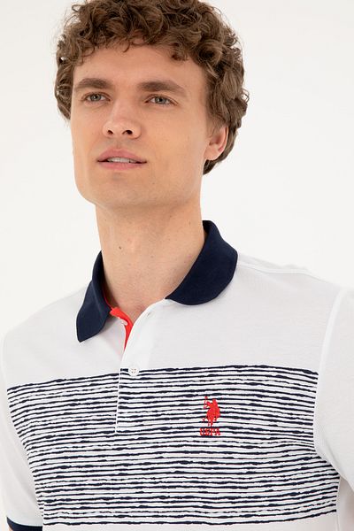U.S. Polo Assn. تي شيرت رجالي ذو قصة عادية وياقة بولو باللون الأزرق الداكن 50287103 -vr033