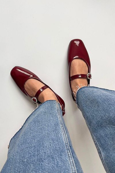 STRASWANS Balerini din piele lacuita rosie Claret - Cureaua Berny pentru femei cu detaliu