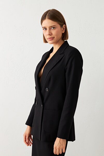 Setre Μαύρο μπουφάν με ασύμμετρο κλείσιμο και λεπτομέρεια με κουμπί