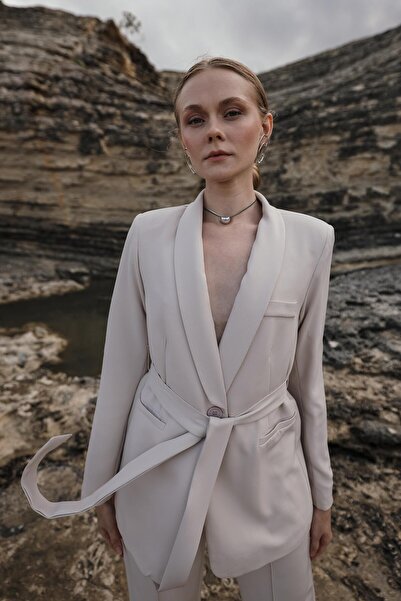 Olcay BÉZS 9258-TK - Kendős gallér és öves kabát, nadrág szett