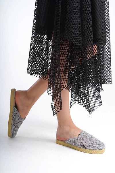 CAMOLLA Gray Lace Women's Knitted Slippers