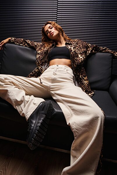 its basic Leopárdmintás nyers színű női farmer - laza szabású kivitel