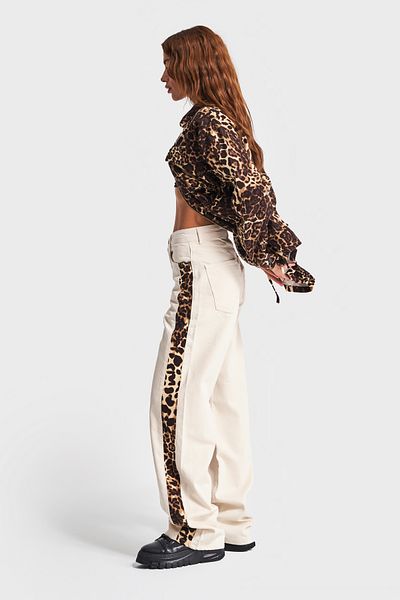 its basic Γυναικείο τζιν με ακατέργαστο χρώμα Leopard Print - Loose Fit Design