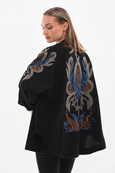 MODAJİN كيمونو أسود بأكمام وتفاصيل مطرزة على الظهر