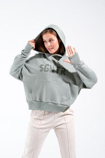 Signature Style 724513_Kadın Oversize Kapşonlu Kanguru Cepli Sweatshirt - parmak yırtmaçlı, kolej stili