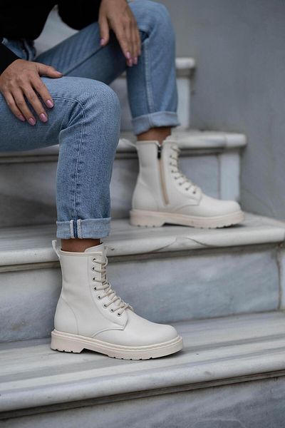 sovrana Lace Detailed Boots Beige