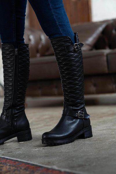 sovrana Belt Detailed Quilted Boots Black