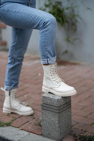 sovrana Lace Detailed Boots Beige