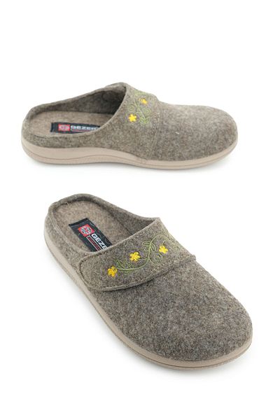 GEZER Women's Winter Embroidered Design Velcro Adjustable Comfortable Sole Home Garden Slippers