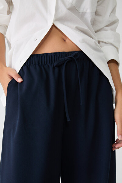 Stradivarius Uzun dökümlü şık pantolon