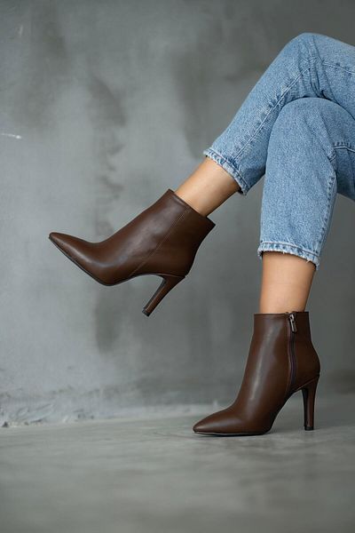 sovrana Bitter Brown Pointed Toe Thin Heeled Boots